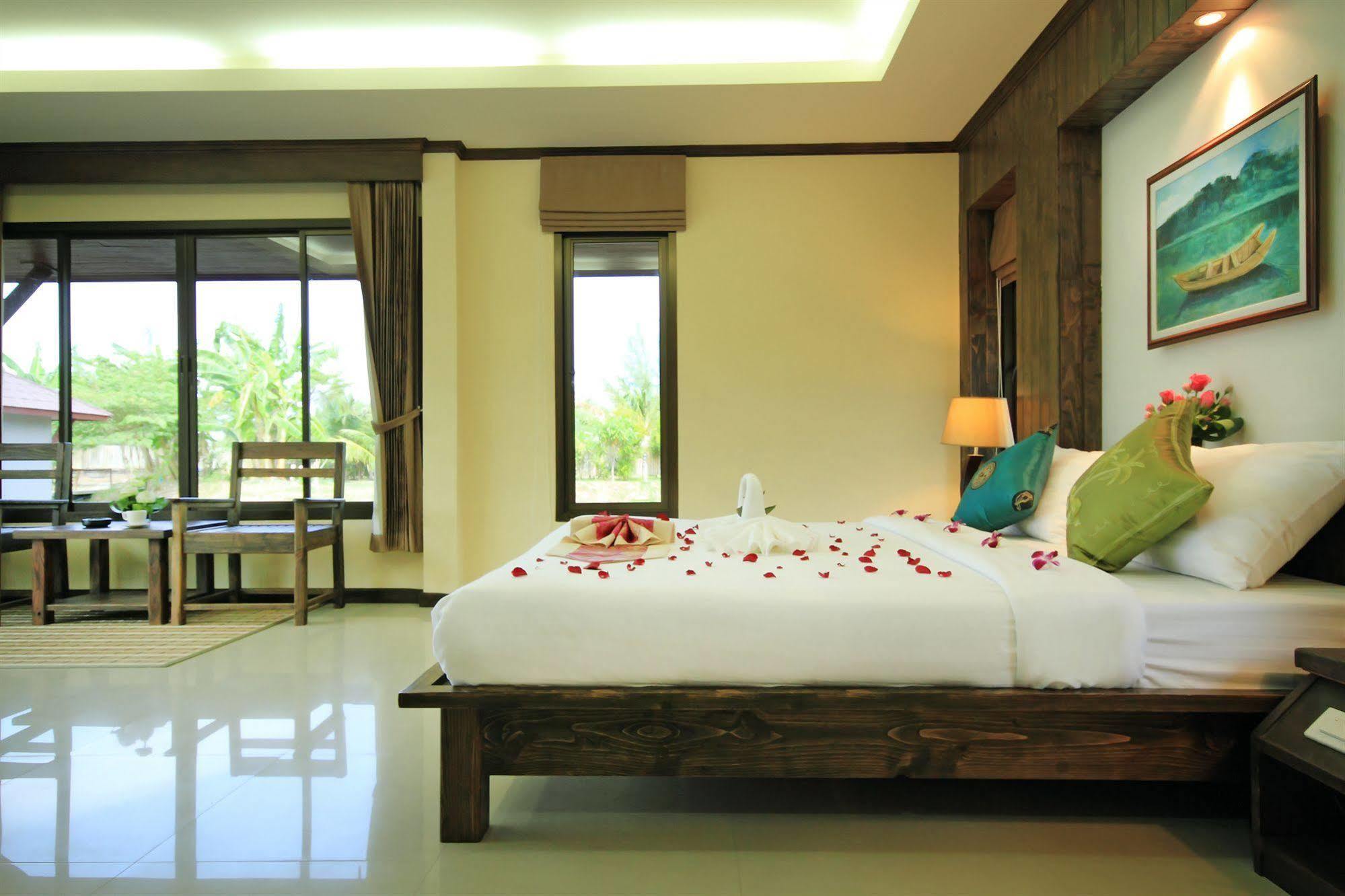The Villa Laemhin Lagoon Resort プーケット エクステリア 写真