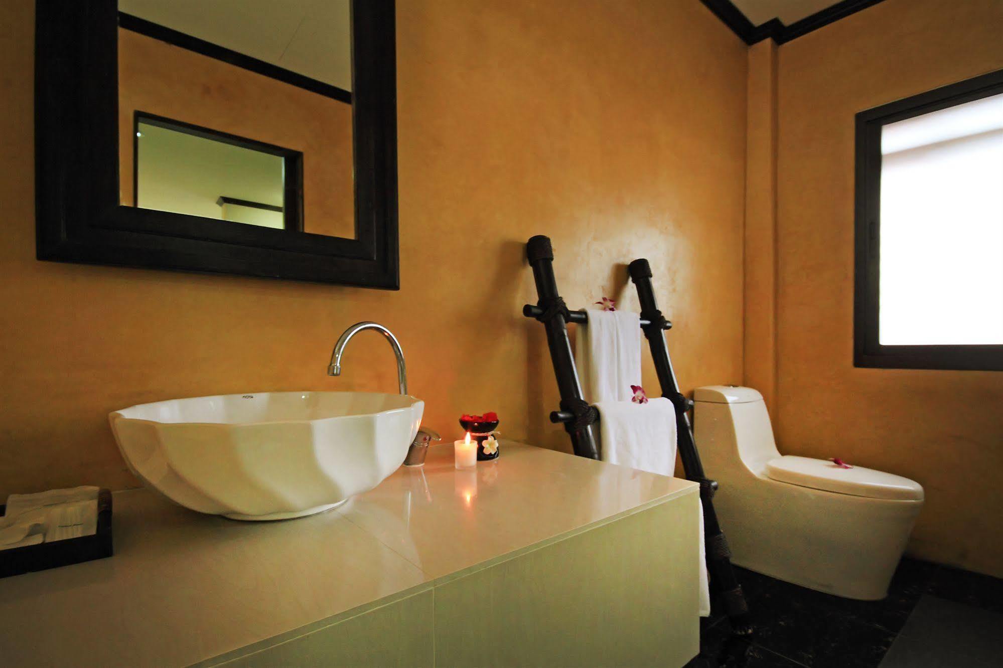 The Villa Laemhin Lagoon Resort プーケット エクステリア 写真